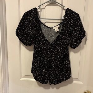 URBAN Romantics Black Floral Puff-Sleeve V-Neck Blouse